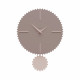 Orologio da parete moderno con pendolo in legno sagomato e finiture eleganti