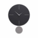 Orologio da parete moderno con pendolo in legno sagomato e finiture eleganti