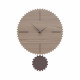 Orologio da parete moderno con pendolo in legno sagomato e finiture eleganti