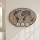 Orologio da parete con fusi orari in legno dal design moderno