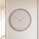 Orologio da parete grande rotondo in legno dal design moderno ed elegante