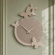 Orologio da parete in legno con farfalle dal design moderno