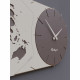 Orologio da parete in legno con fusi orari e design moderno