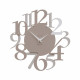 Orologio da parete in legno con numeri dal design moderno