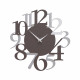 Orologio da parete in legno con numeri dal design moderno