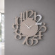 Orologio da parete in legno con numeri dal design moderno