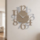 Orologio da parete in legno con numeri dal design moderno