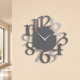 Orologio da parete in legno con numeri dal design moderno