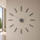 Orologio da parete in legno dal design moderno e minimalista