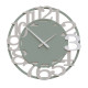 Orologio da parete moderno in legno con numeri decorativi e lancette in metallo
