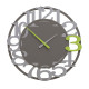 Orologio da parete moderno in legno con numeri decorativi e lancette in metallo