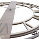 Orologio da parete moderno in legno con numeri romani
