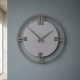 Orologio da parete moderno piccolo in legno con numeri romani