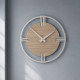 Orologio da parete moderno piccolo in legno con numeri romani