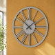 Orologio da parete in legno con numeri romani