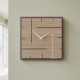 Orologio da parete quadrato in legno dal design moderno ed elegante