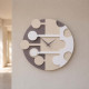 Orologio da parete rotondo con struttura in legno dal design moderno