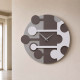 Orologio da parete rotondo con struttura in legno dal design moderno