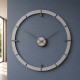 Orologio da parete rotondo in legno dal design moderno e minimalista