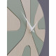 Orologio da parete rotondo in legno con design asimmetrico e lancette in metallo