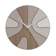 Orologio da parete rotondo in legno con design asimmetrico e lancette in metallo