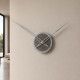 Orologio da parete senza quadrante con coprimeccanismo in legno