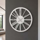 Orologio da parete in legno con numeri romani