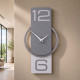 Orologio da parete verticale in legno dal design moderno ed elegante