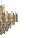 Lampadario grande con struttura dorata e diffusori in vetro