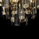 Lampadario grande con struttura dorata e diffusori in vetro