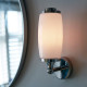 Applique moderna in acciaio per bagno con diffusore in vetro opalino