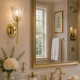 Lampada da parete per bagno dal design classico con diffusore a LED G9 in vetro