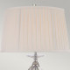 Lampada da tavolo classica con struttura in acciaio e paralume in tessuto