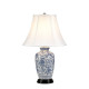 Lampada da tavolo classica in porcellana con paralume in tessuto bianco