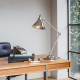 Lampada da tavolo dal design industrial struttura e paralume in acciaio