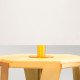 Lampada da tavolo dal design moderno in acciaio e con paralume in tessuto