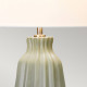Lampada da tavolo in ceramica con paralume in tessuto dal design moderno