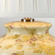 Lampada da tavolo in ceramica con paralume in tessuto dal design orientale