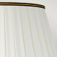 Lampada da tavolo in legno con paralume in tessuto dal design contemporaneo