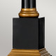 Lampada da tavolo in legno con paralume in tessuto dal design contemporaneo