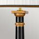 Lampada da tavolo in legno con paralume in tessuto dal design contemporaneo