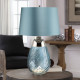 Lampada da tavolo moderna con base in vetro e paralume in tessuto