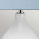 Lampada da tavolo moderna in ceramica e base in acciaio con paralume in tessuto