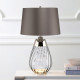 Lampada da tavolo moderna piccola con base in vetro e paralume in tessuto