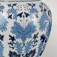 Lampada da tavolo orientale con struttura in ceramica con paralume in tessuto