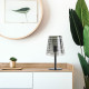 Abatjour con struttura in metallo e diffusore in PVC