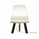 Lampada da tavolo con struttura in legno e paralume in PVC