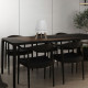 Lampada da tavolo con struttura in legno e paralume in PVC