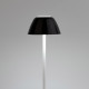 Lampada da tavolo con struttura in metallo bianca e diffusore in PVC