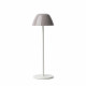 Lampada da tavolo con struttura in metallo bianca e diffusore in PVC